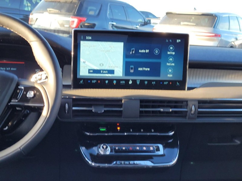 Lincoln Corsair Vehicle Full-screen Gallery Image 15