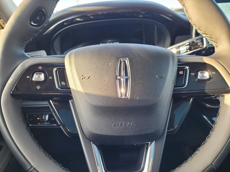 Lincoln Corsair Vehicle Full-screen Gallery Image 20