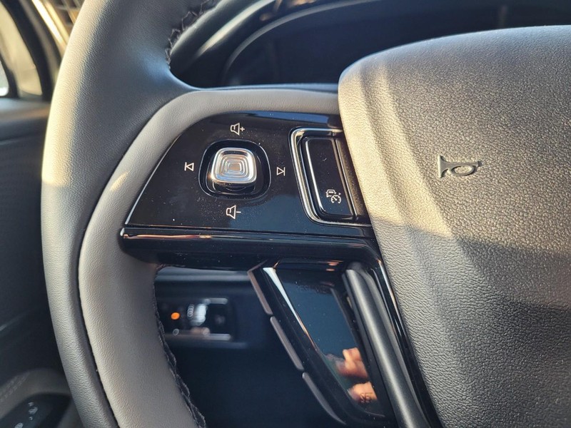 Lincoln Corsair Vehicle Full-screen Gallery Image 21