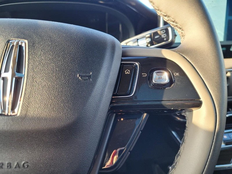 Lincoln Corsair Vehicle Full-screen Gallery Image 22