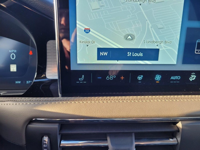 Lincoln Corsair Vehicle Full-screen Gallery Image 24