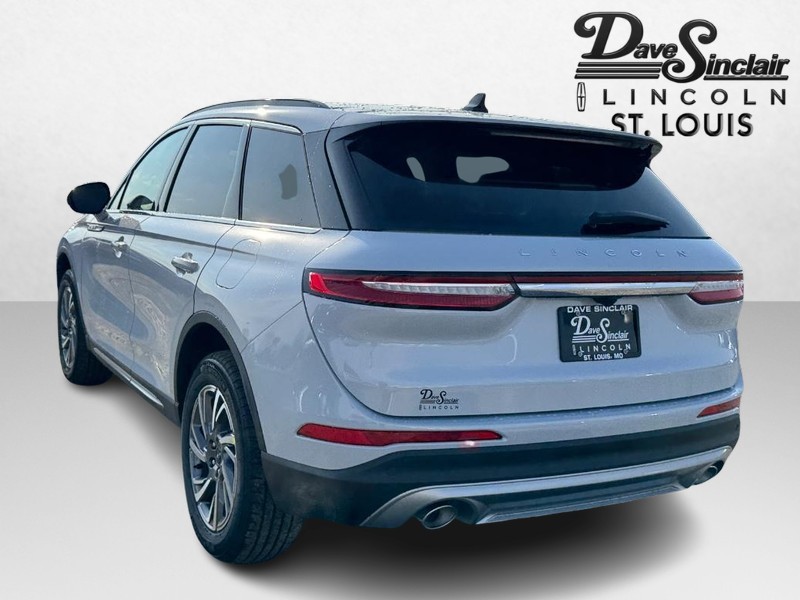 Lincoln Corsair Vehicle Full-screen Gallery Image 07