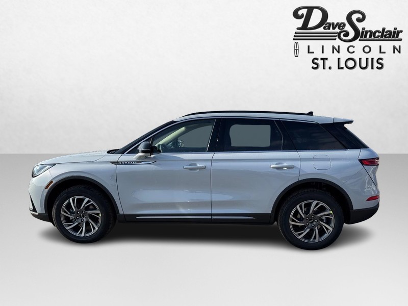 Lincoln Corsair Vehicle Full-screen Gallery Image 09