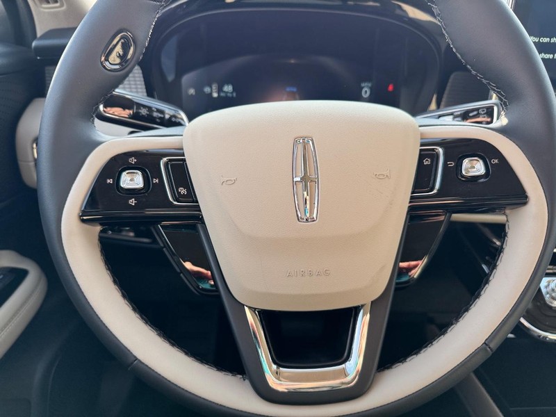 Lincoln Corsair Vehicle Full-screen Gallery Image 19