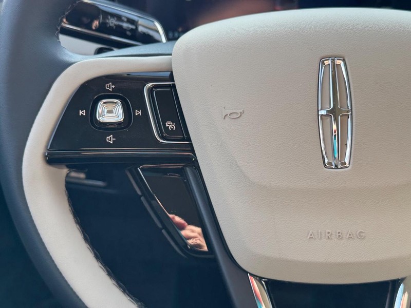 Lincoln Corsair Vehicle Full-screen Gallery Image 20