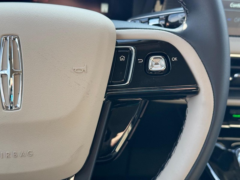 Lincoln Corsair Vehicle Full-screen Gallery Image 21