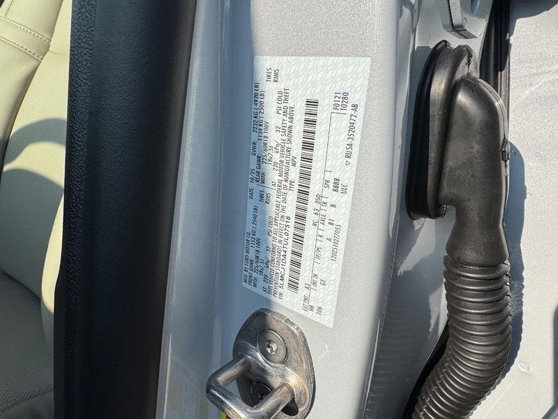 Lincoln Corsair Vehicle Full-screen Gallery Image 23