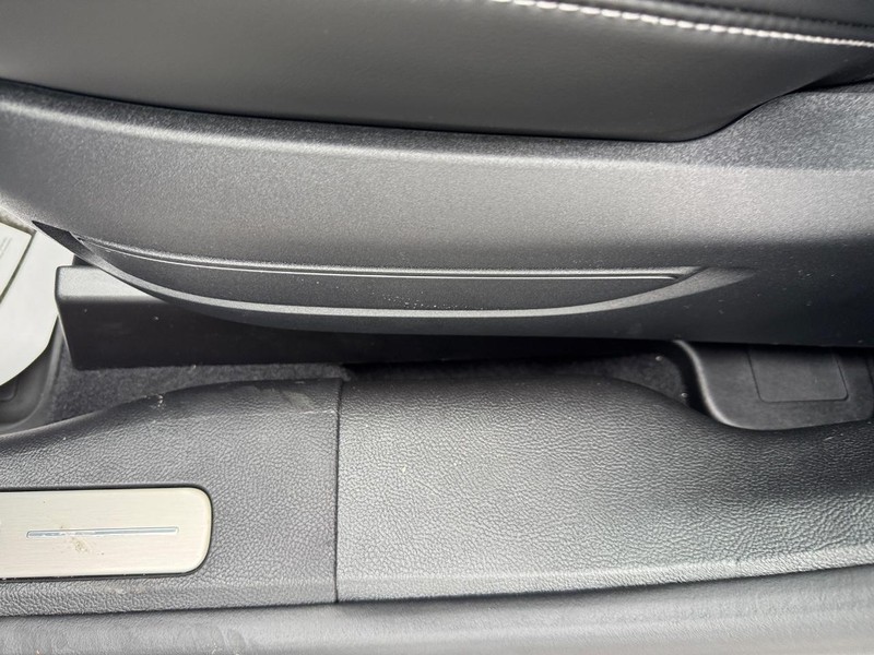 Lincoln Corsair Vehicle Full-screen Gallery Image 17