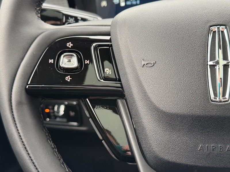 Lincoln Corsair Vehicle Full-screen Gallery Image 21