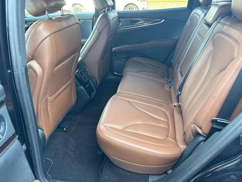 Lincoln Nautilus Vehicle Full-screen Gallery Image 06