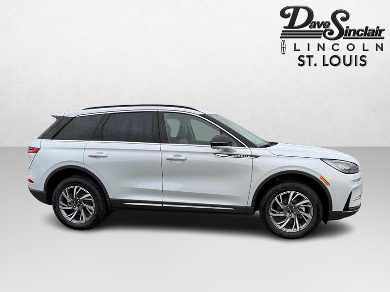 Lincoln Corsair Vehicle Full-screen Gallery Image 04