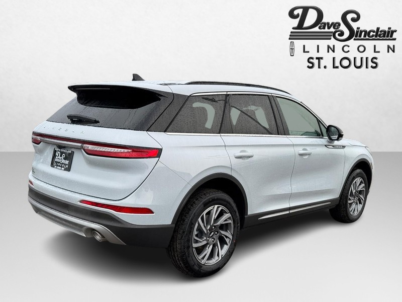 Lincoln Corsair Vehicle Full-screen Gallery Image 05