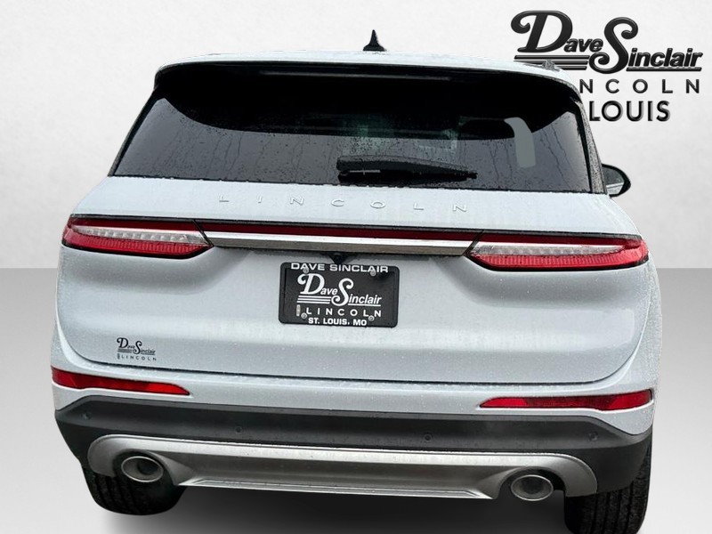 Lincoln Corsair Vehicle Full-screen Gallery Image 06