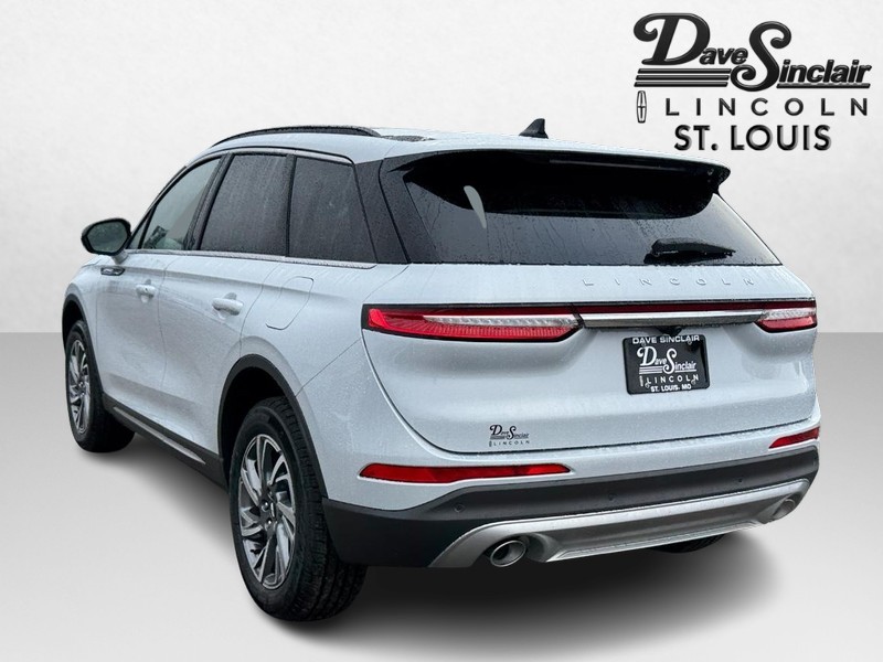 Lincoln Corsair Vehicle Full-screen Gallery Image 07