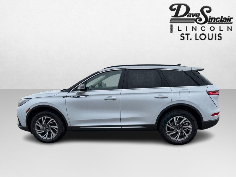 Lincoln Corsair Vehicle Full-screen Gallery Image 09