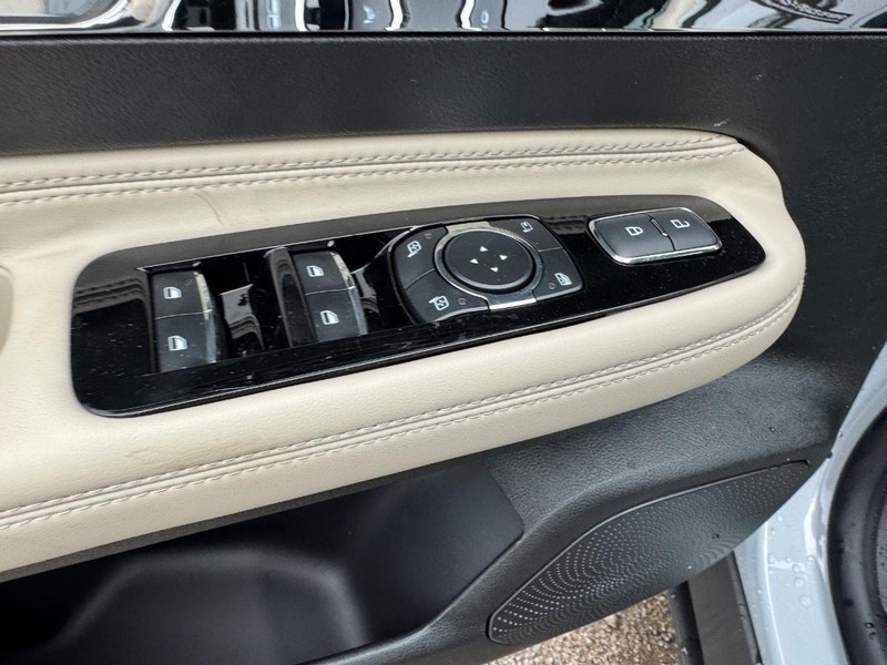 Lincoln Corsair Vehicle Full-screen Gallery Image 17