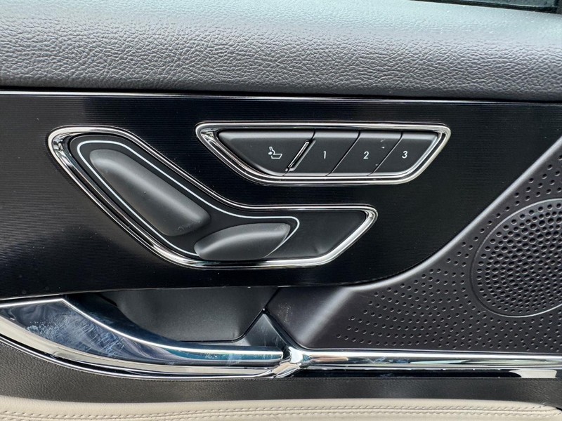 Lincoln Corsair Vehicle Full-screen Gallery Image 18