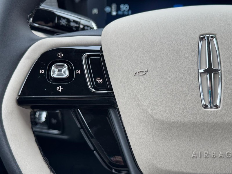 Lincoln Corsair Vehicle Full-screen Gallery Image 20