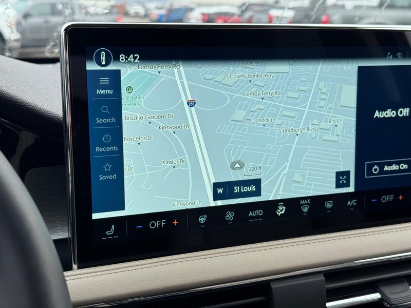 Lincoln Corsair Vehicle Full-screen Gallery Image 22