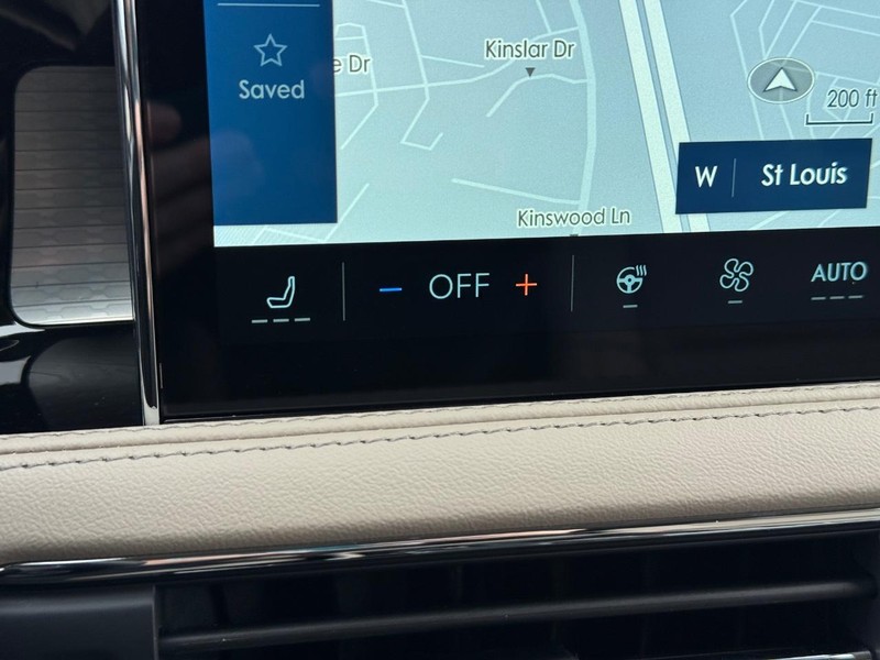 Lincoln Corsair Vehicle Full-screen Gallery Image 23