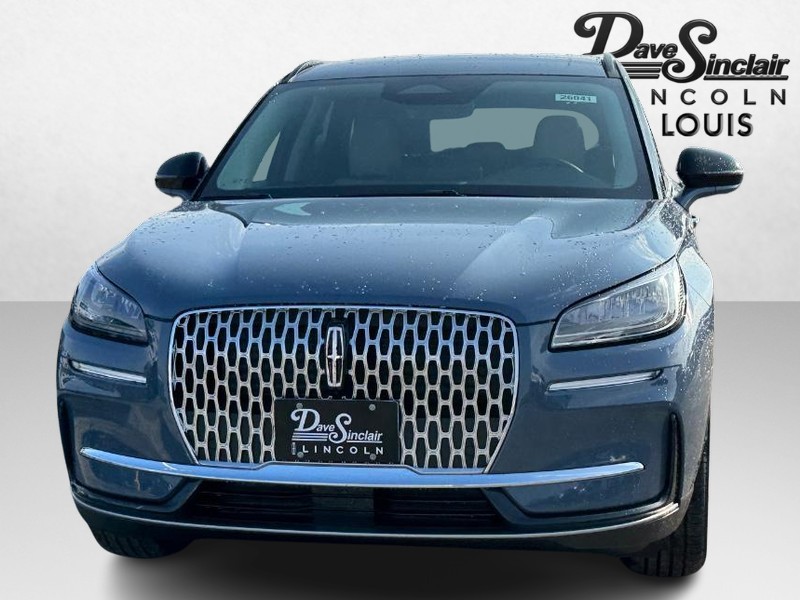 Lincoln Corsair Vehicle Full-screen Gallery Image 02