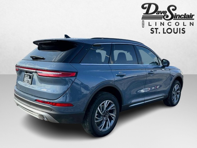 Lincoln Corsair Vehicle Full-screen Gallery Image 05