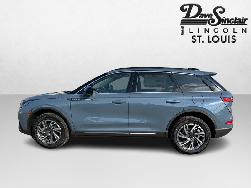 Lincoln Corsair Vehicle Full-screen Gallery Image 09