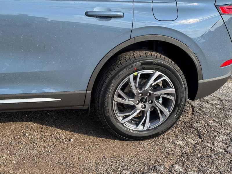 Lincoln Corsair Vehicle Full-screen Gallery Image 10