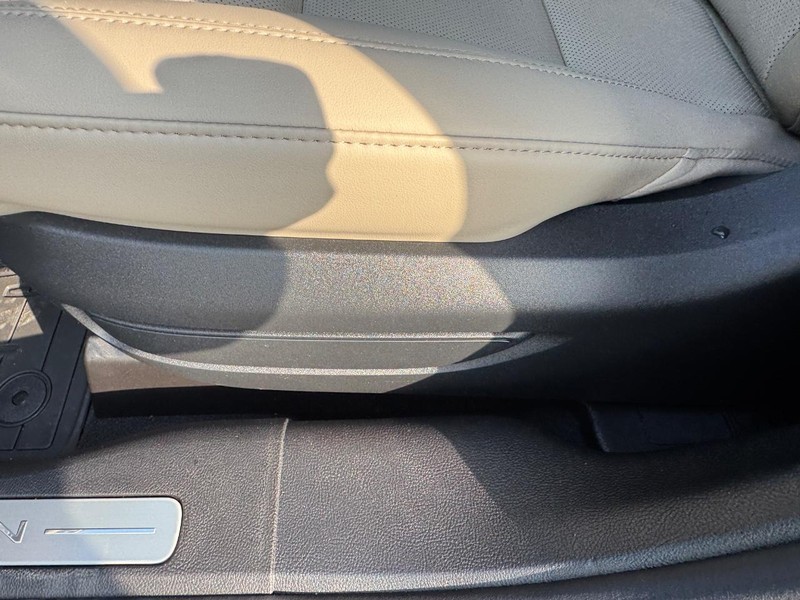 Lincoln Corsair Vehicle Full-screen Gallery Image 16