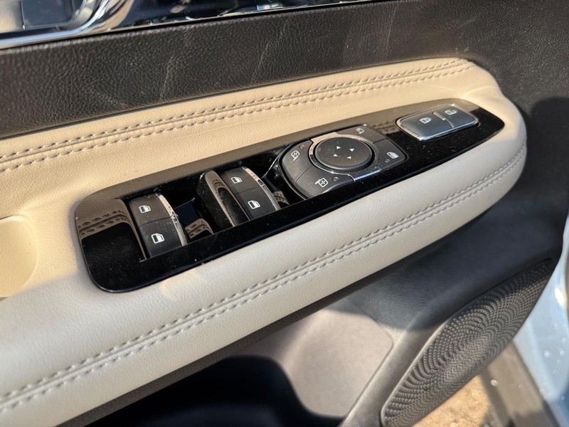 Lincoln Corsair Vehicle Full-screen Gallery Image 17