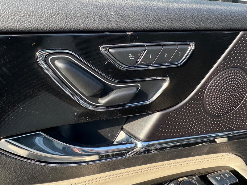 Lincoln Corsair Vehicle Full-screen Gallery Image 18