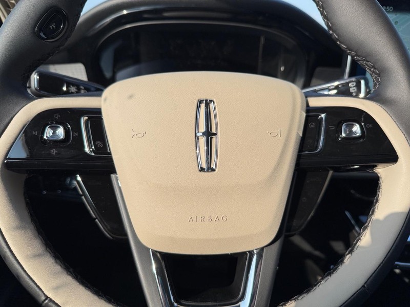 Lincoln Corsair Vehicle Full-screen Gallery Image 19