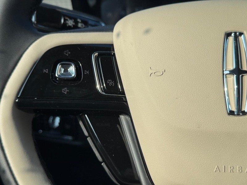 Lincoln Corsair Vehicle Full-screen Gallery Image 20