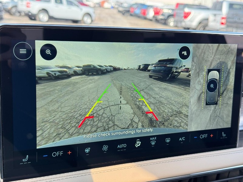 Lincoln Corsair Vehicle Full-screen Gallery Image 24