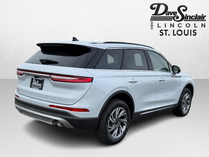 Lincoln Corsair Vehicle Full-screen Gallery Image 05