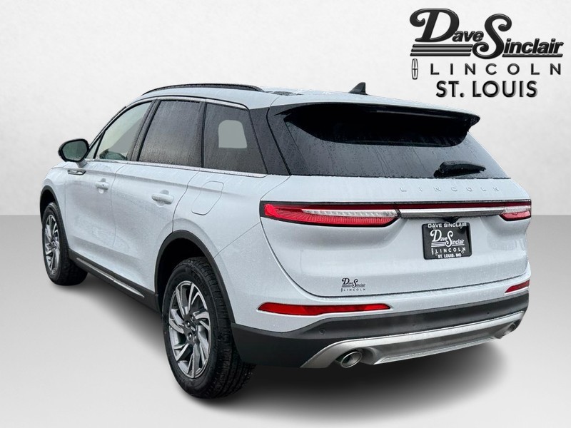 Lincoln Corsair Vehicle Full-screen Gallery Image 07