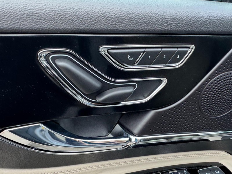 Lincoln Corsair Vehicle Full-screen Gallery Image 18