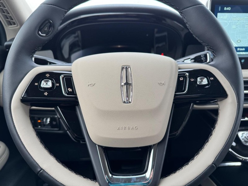 Lincoln Corsair Vehicle Full-screen Gallery Image 19