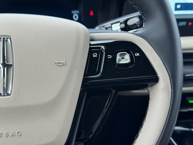 Lincoln Corsair Vehicle Full-screen Gallery Image 21