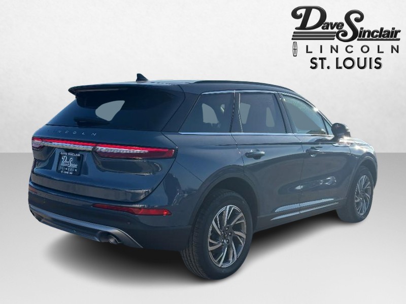 Lincoln Corsair Vehicle Full-screen Gallery Image 05