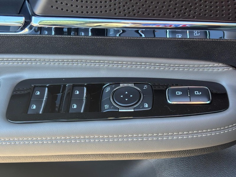 Lincoln Corsair Vehicle Full-screen Gallery Image 18