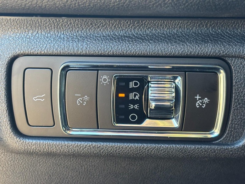 Lincoln Corsair Vehicle Full-screen Gallery Image 20