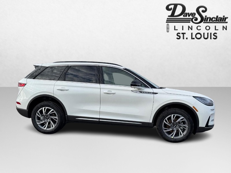 Lincoln Corsair Vehicle Full-screen Gallery Image 04