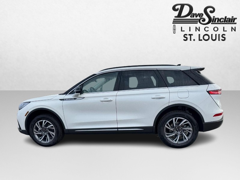 Lincoln Corsair Vehicle Full-screen Gallery Image 09