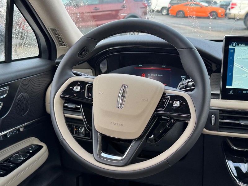 Lincoln Corsair Vehicle Full-screen Gallery Image 13