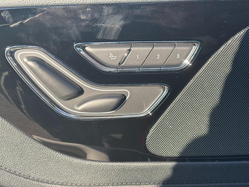 Lincoln Aviator Vehicle Full-screen Gallery Image 18