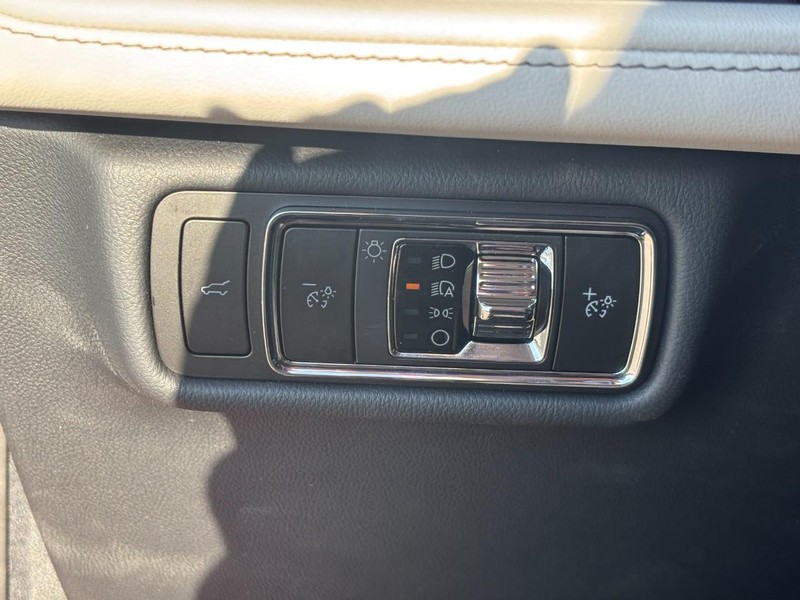 Lincoln Aviator Vehicle Full-screen Gallery Image 20