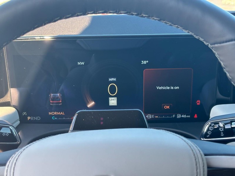 Lincoln Aviator Vehicle Full-screen Gallery Image 24