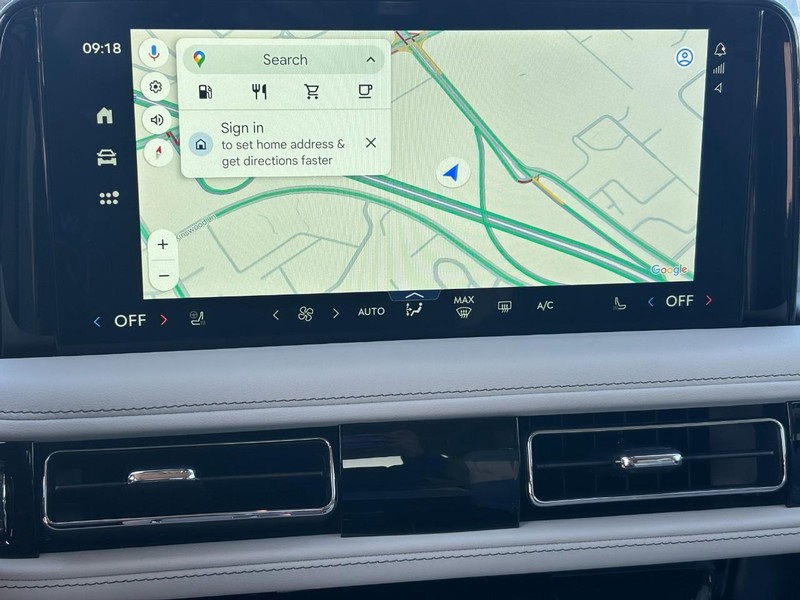 Lincoln Aviator Vehicle Full-screen Gallery Image 27