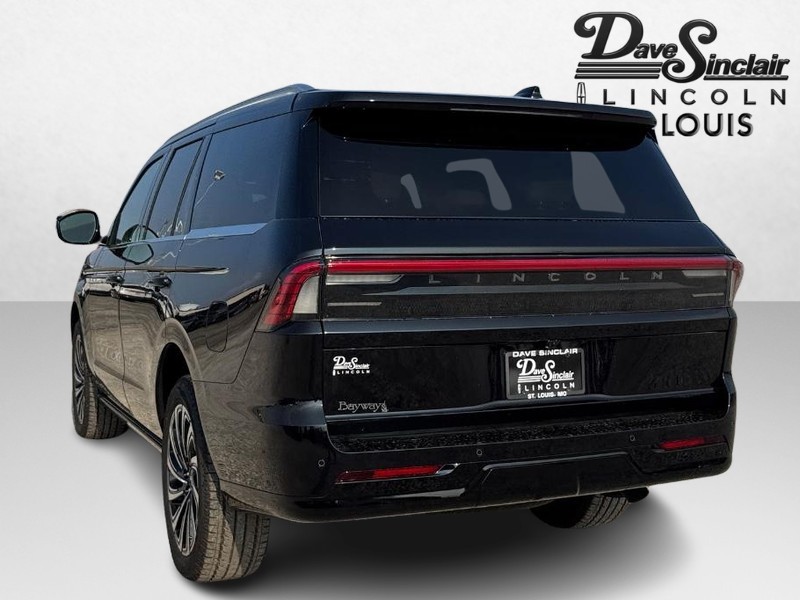 Lincoln Navigator Vehicle Full-screen Gallery Image 07